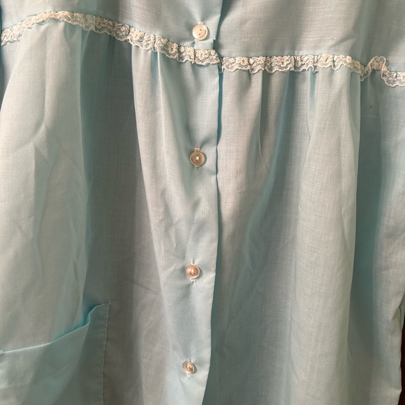 VTG Button front Light Blue lace trim pajama top. No size or brand tag - Picture 5 of 6